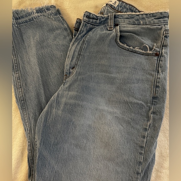 Abercrombie & Fitch High Rise Mom Jeans Curve Love - Picture 2 of 4